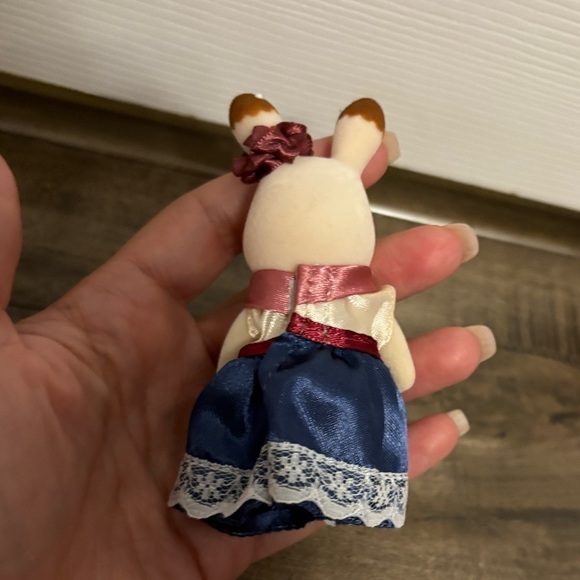 Sylvanian Families Calico Critters Hopscotch Chocolate Family - Picture 5 of 8